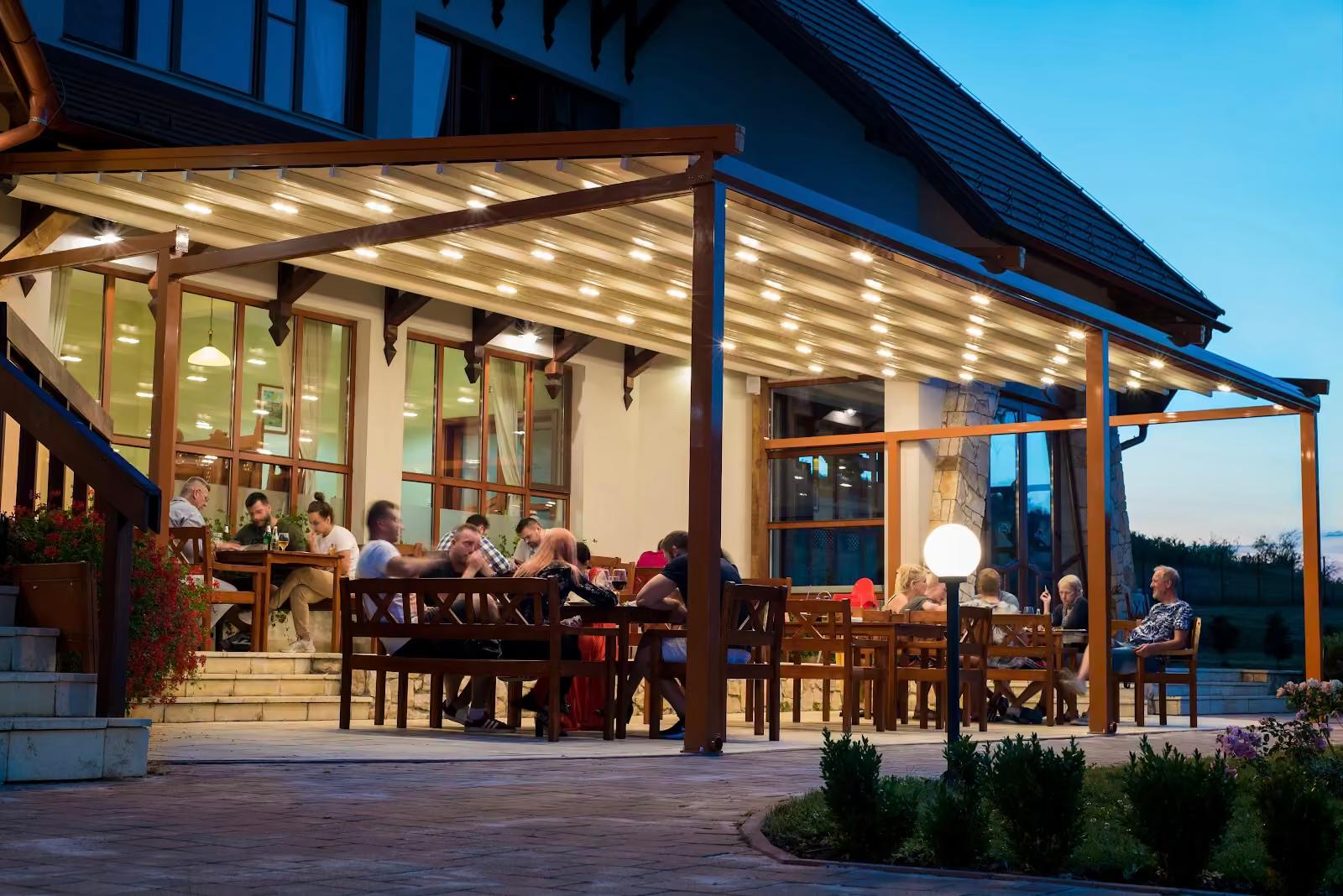 Pensiunea Bonanza restaurant in Rădaia