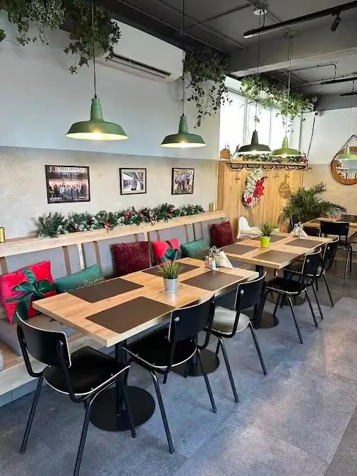 Bistro Acasa la Moldovan - american & romanian restaurant in 407042 Cluj-Napoca